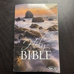 NKJV Holy Bible, Larger Print by Thomas Nelson Publishing Staff 2016